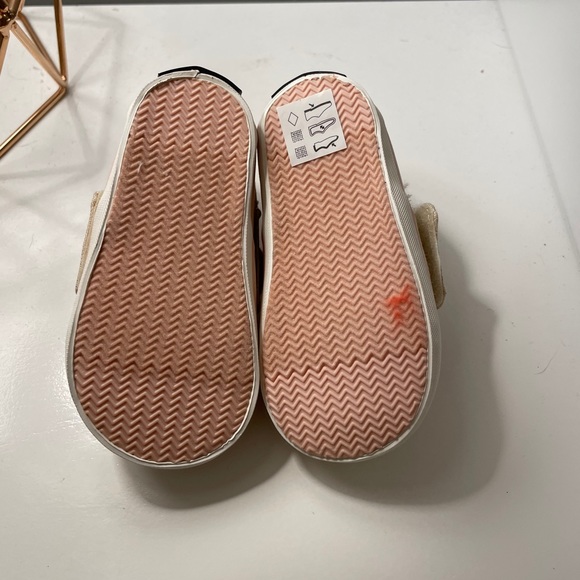 Baby shoes - Picture 2 of 2